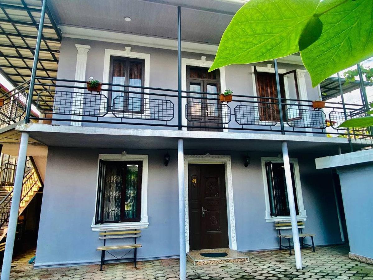 Hotel Naziti House à Batoumi Extérieur photo